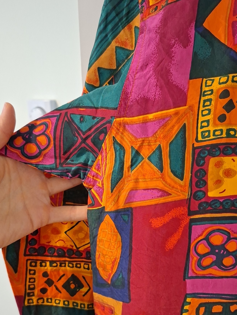 Vintage 80's/90's Vibrant Rainbow Floral Graphic 100% Silk Blouse (Size M) - Picture 4 of 7